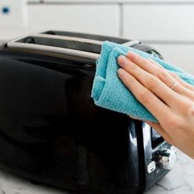 ۷نکته مهم برای تمیز کردن لوازم برقی در خانه!